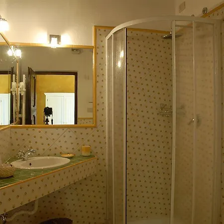 Отель La Meridiana Relais Формелло