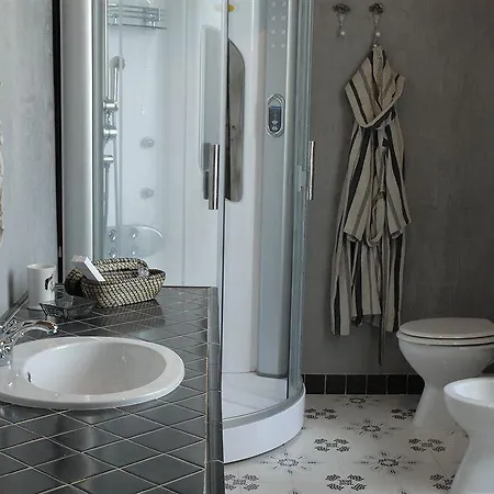 Отель La Meridiana Relais Формелло