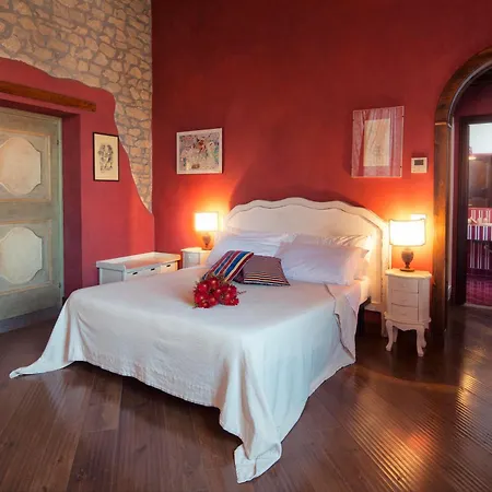 Отель La Meridiana Relais Формелло
